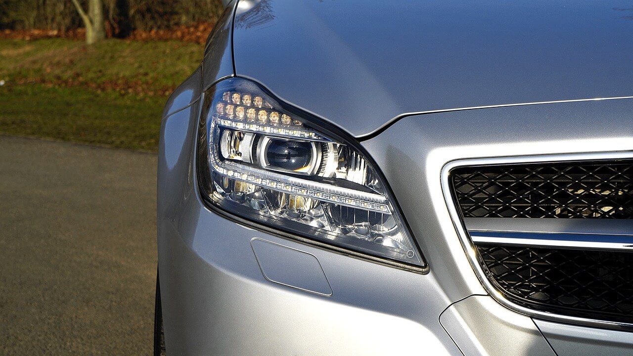 Ustawianie świateł w samochodzie – jak to zrobić prawidłowo?